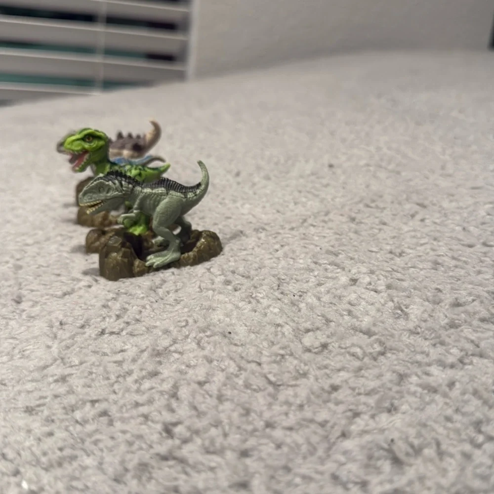 Jurassic World Dominion Micro Collection 4 Dinosaur Figures